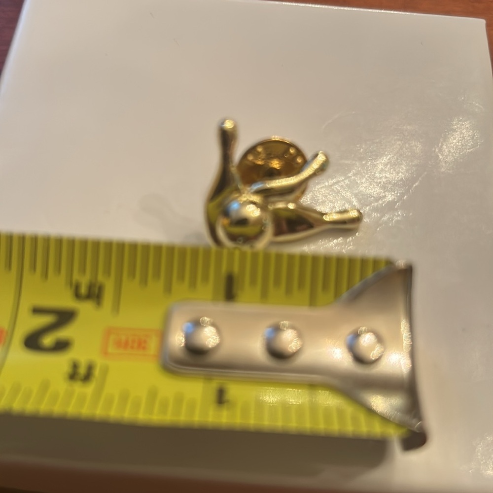 Bowling pin ball gold tone pin novelty sports fun bowling league - Picture 3 of 3